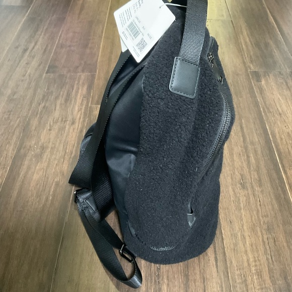 Lululemon City Adventurer Backpack Mini Black Sherpa Fleece 10L - Picture 6 of 12